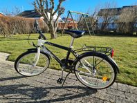 Barncykel Svala 20 tum – Svartvit