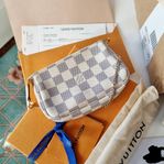 Louis Vuitton mini Pochette Accessoires Damier Azur 