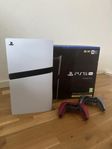 Playstation 5 Pro (PS 5) med 2 kontroller - inköpt 2025