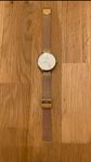 Daniel Wellington Petite Melrose klocka i roséguld