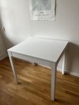 Matbord i gott skick (nypris 2595 kr)
