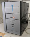 3 stycken retro datorer med Windows 98
