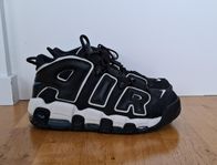 NIKE AIR MAX UPTEMPO