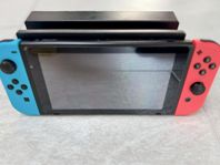 Nintendo Switch med Mario spel och tillbehör