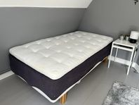 Säng 105 cm inkl bäddmadrass
