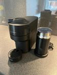Nespresso Vertuo POP kapselmaskin + mjölkskummare (svart)