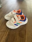 Adidasskor storlek 23