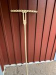 Handgjord gårdskratta