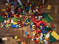 Lego Duplo i mängder av färger och figurer