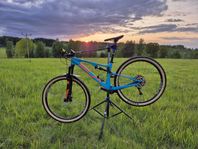 Heldämpad kolfibercykel SUP XF969