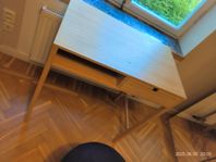 Litet skrivbord i massiv bambu