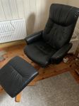Fåtölj med fotpall