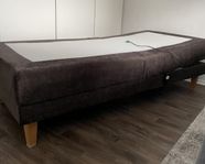 Höj-och sänkbar säng 90x200