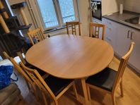 Matbord i ek för max 4-6 personer