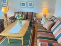 Soffor 3-sits och 2-sits med soffbord