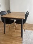 matbord och stolar