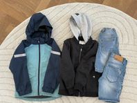 Praktiskt klädpaket till pojke, jackor och shorts. 