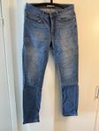 The Blue Uniform blåa jeans, storlek W: 31 L: 32