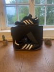 Adidas Samba Svarta - Storlek 43 2/3 (Retro)