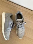 Puma grå skor/sneakers/träningsskor i storlek 45