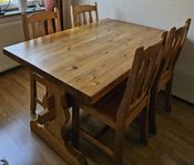 Matgrupp / bord + stolar