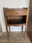 Sidebord / sängbord / nattygsbord i teak