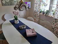 Ovalt bord och 6 stolar