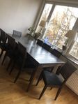 Matgrupp bord med 8stolar och Gustaviansk byrå 