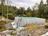 Pool med flera tillbehör