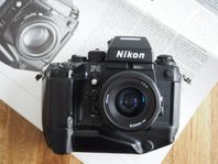 Nikon F4 (1989) i toppskick + AF 35mm objektiv