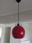 Röd taklampa 