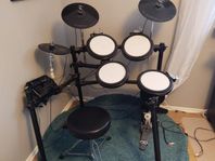 Elektroniskt trumset HxM 012 + basdrumspedal Sonor och pall
