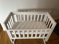 Troll bedside crib