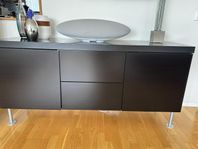 Svart/mörkbrunt sideboard i fint skick