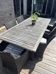 Trädgårdsbord med stolar
