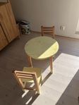 Kids table + 2 chairs