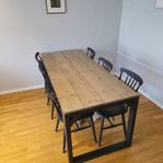 Matbord från lilla möblemanget 