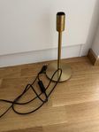 bordslampa fot Skaftet i Guld från ikea 