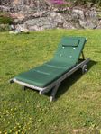 Solsäng i teak med dyna