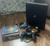 PS4 Pro 1TB + 4 spel - Fint skick, fabriksåterställd