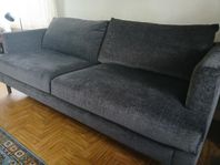 Mörkgrå soffa från Mio ("Scapa")