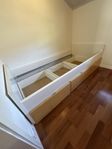 IKEA Brekke sängram 90x200 med 3 lådor – utgången model