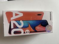 Samsung Galaxy A20 i orginalförpackning och laddare