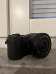 Sony Alpha A6000 med 16–50mm OSS + 32 GB SD-kort – Som n