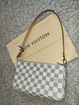 Louis Vuitton Pochette Accessories Damier Azur i toppskick