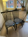 Svarta trästolar 2st 
