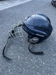 Bauer hockeyhjälm med galler