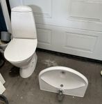 Toalettstol samt handfat med blandare