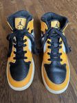 Nike Jordan Air 36,5 svarta vita gula