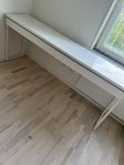 skrivbord/ sminkbord i högglans